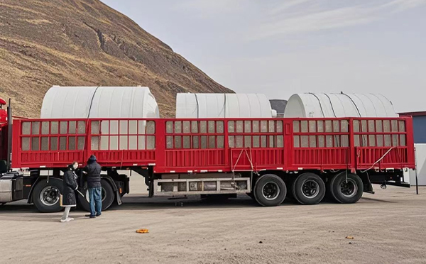 甘南塑料桶装车完毕准备运输中